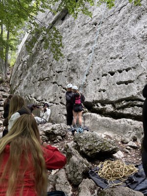 Cohésion 2nde SAPAT sur le plateau de Plaine Joux entre randonnée et escalade - MFR de Bonne