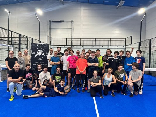 Les élèves de l'option sport du lycée agricole de Cibeins s'initient au padel