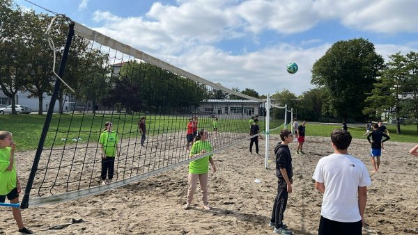 Promo Beach Volley en Auvergne, découverte des activités nautiques à Hourtin.