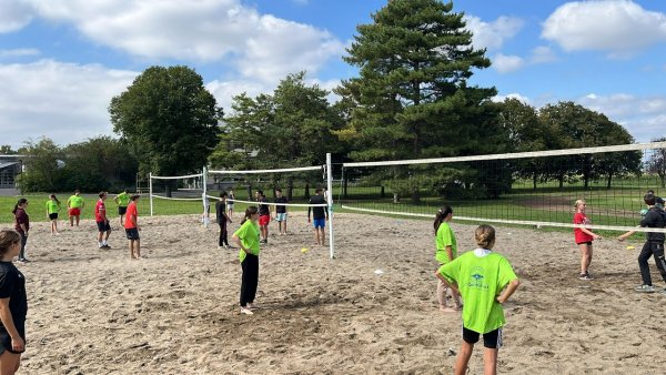 Promo Beach Volley en Auvergne, découverte des activités nautiques à Hourtin.