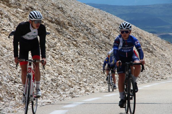 Sortie section sportive cyclisme sur route: Ascension du Mont Ventoux le 11 mai 2023 lycée agricole Aubenas